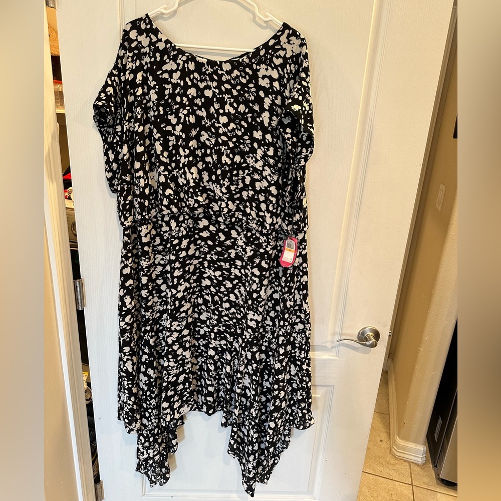 VINCE CAMUTO Women’s Black Printed Short Sleeve midi dress. Plus size 24 NWT